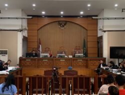 Perbedaan Pandangan Ike Farida dan Nurindah Jadi Sorotan di Pengadilan